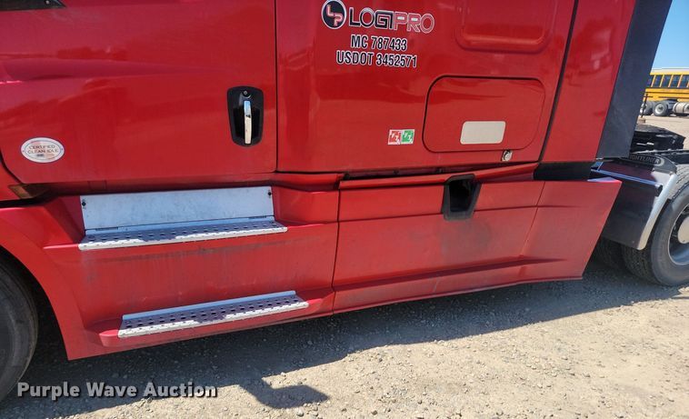 image for item OD9565 2022 Freightliner  Cascadia  semi truck