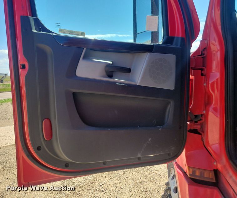 image for item OD9565 2022 Freightliner  Cascadia  semi truck