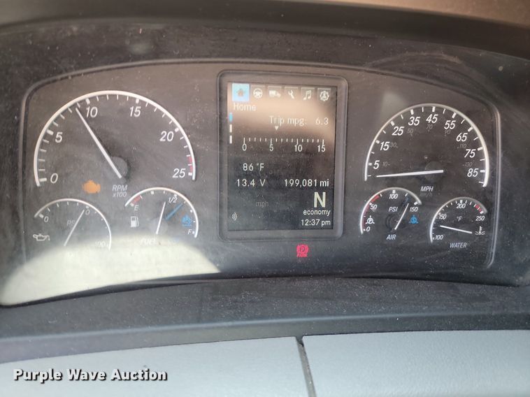 image for item OD9565 2022 Freightliner  Cascadia  semi truck