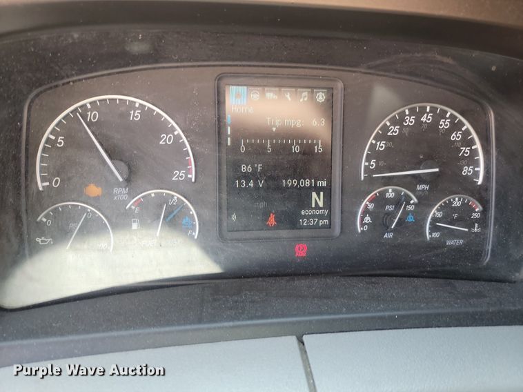 image for item OD9565 2022 Freightliner  Cascadia  semi truck