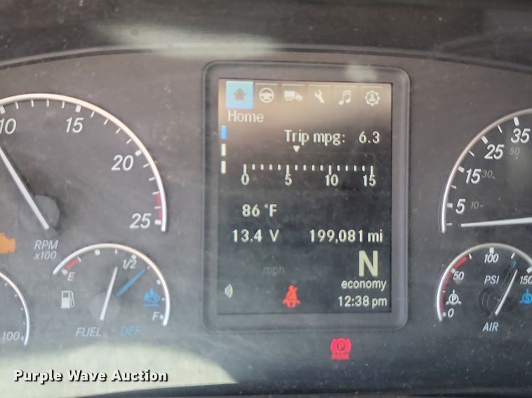 image for item OD9565 2022 Freightliner  Cascadia  semi truck