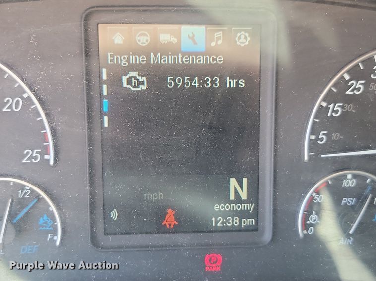 image for item OD9565 2022 Freightliner  Cascadia  semi truck