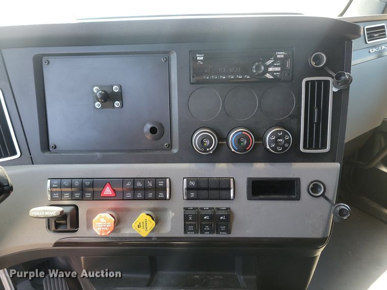 image for item OD9565 2022 Freightliner  Cascadia  semi truck