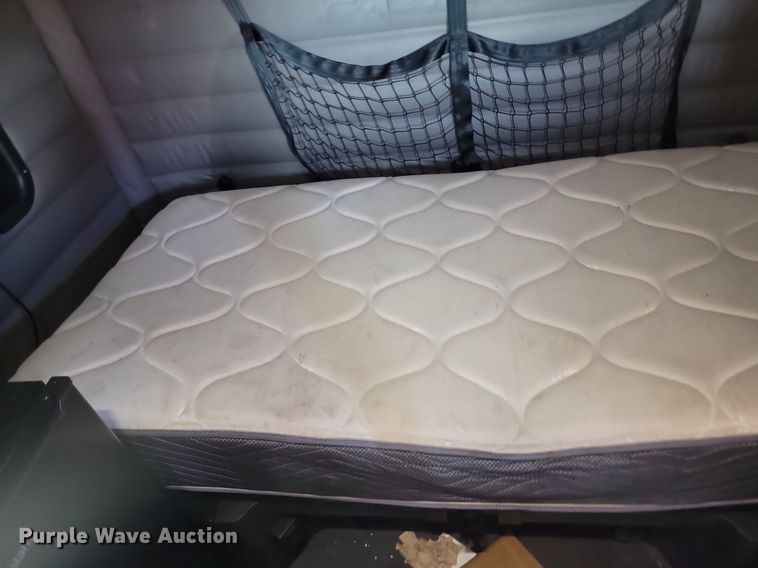 image for item OD9565 2022 Freightliner  Cascadia  semi truck