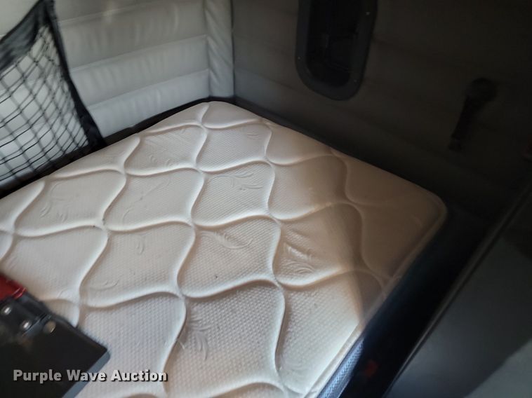 image for item OD9565 2022 Freightliner  Cascadia  semi truck