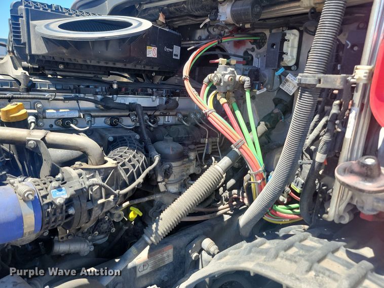 image for item OD9565 2022 Freightliner  Cascadia  semi truck