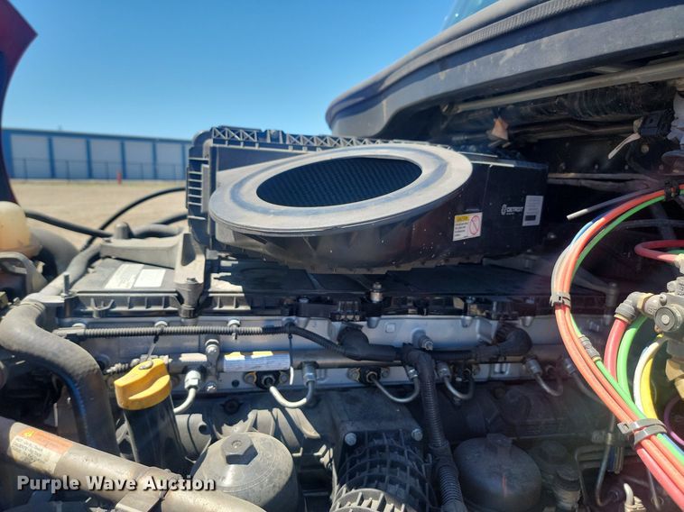 image for item OD9565 2022 Freightliner  Cascadia  semi truck