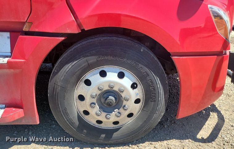 image for item OD9565 2022 Freightliner  Cascadia  semi truck