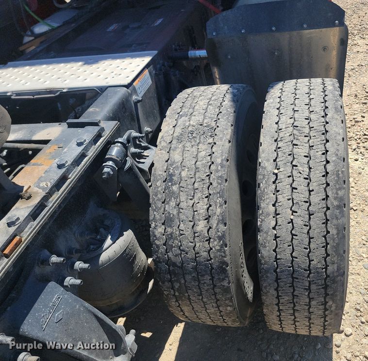 image for item OD9565 2022 Freightliner  Cascadia  semi truck