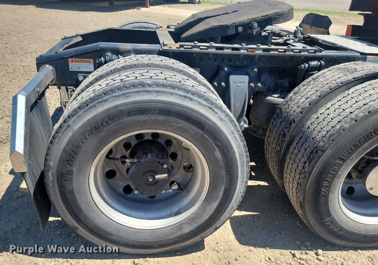 image for item OD9565 2022 Freightliner  Cascadia  semi truck