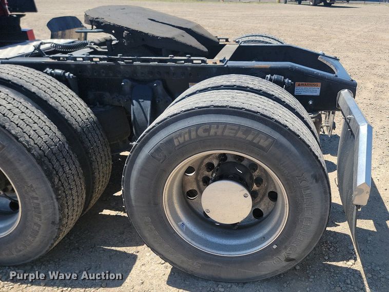 image for item OD9565 2022 Freightliner  Cascadia  semi truck