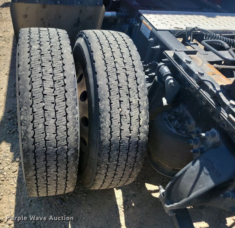 image for item OD9565 2022 Freightliner  Cascadia  semi truck