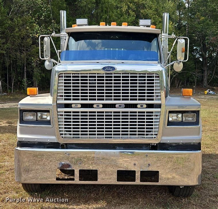 image for item OJ9846 1989 Ford LTL 9000 semi truck