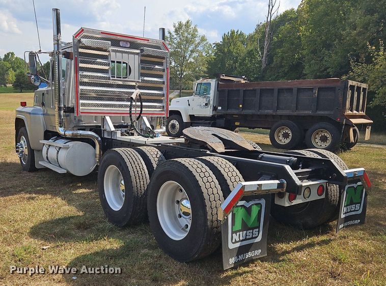 image for item OJ9846 1989 Ford LTL 9000 semi truck