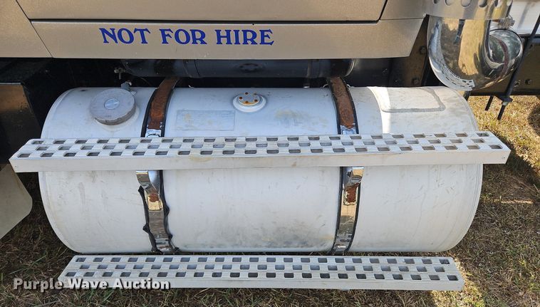 image for item OJ9846 1989 Ford LTL 9000 semi truck