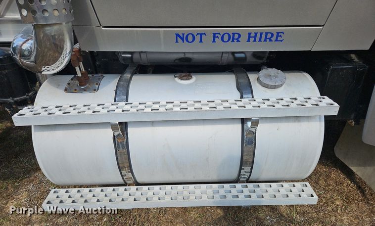 image for item OJ9846 1989 Ford LTL 9000 semi truck