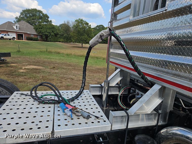 image for item OJ9846 1989 Ford LTL 9000 semi truck