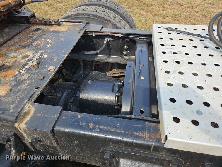 image for item OJ9846 1989 Ford LTL 9000 semi truck