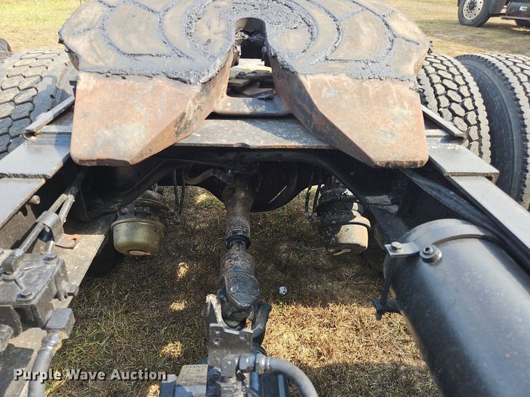 image for item OJ9846 1989 Ford LTL 9000 semi truck