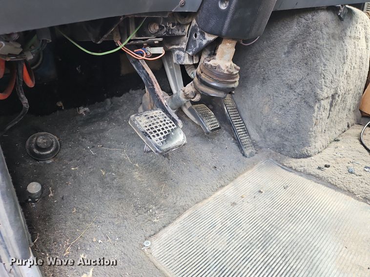 image for item OJ9846 1989 Ford LTL 9000 semi truck