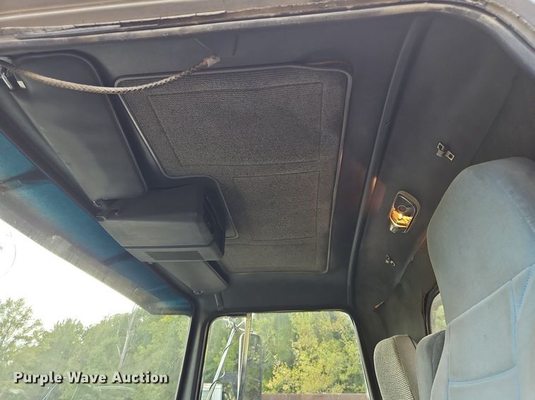 image for item OJ9846 1989 Ford LTL 9000 semi truck