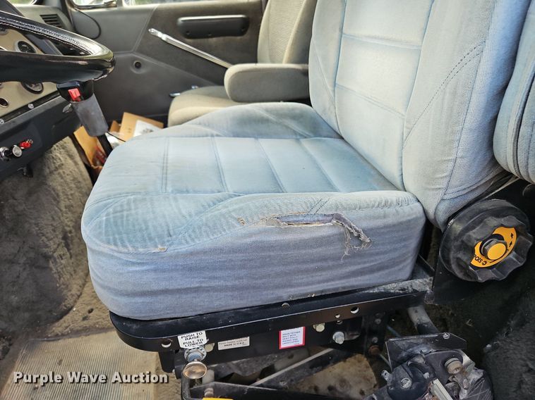 image for item OJ9846 1989 Ford LTL 9000 semi truck