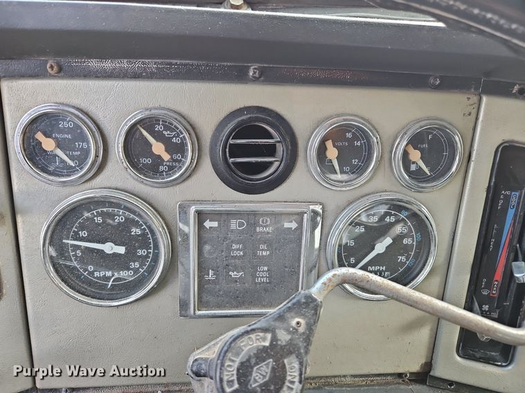 image for item OJ9846 1989 Ford LTL 9000 semi truck