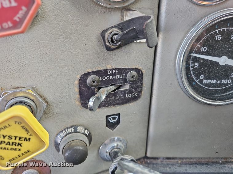 image for item OJ9846 1989 Ford LTL 9000 semi truck