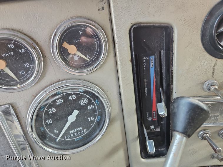 image for item OJ9846 1989 Ford LTL 9000 semi truck