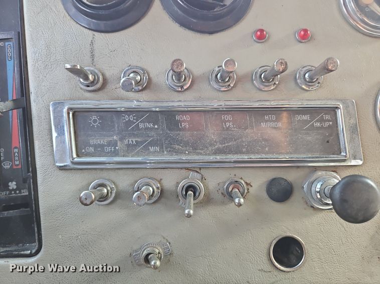 image for item OJ9846 1989 Ford LTL 9000 semi truck