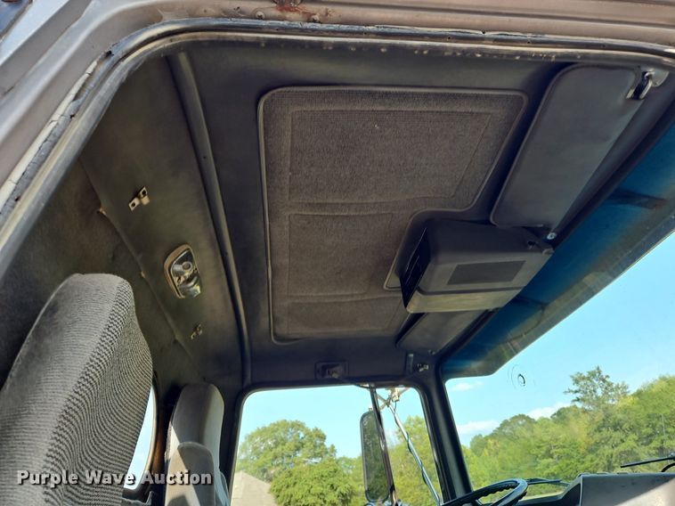 image for item OJ9846 1989 Ford LTL 9000 semi truck