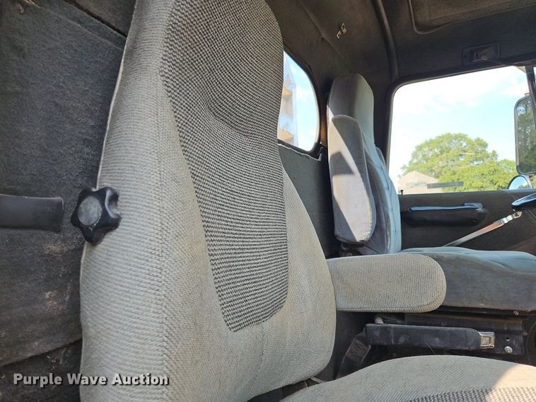 image for item OJ9846 1989 Ford LTL 9000 semi truck