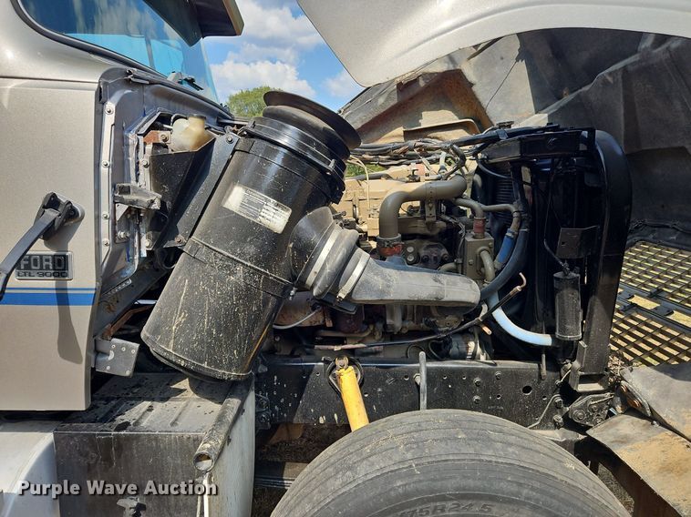 image for item OJ9846 1989 Ford LTL 9000 semi truck