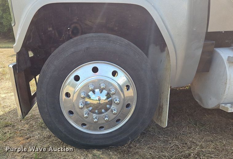 image for item OJ9846 1989 Ford LTL 9000 semi truck