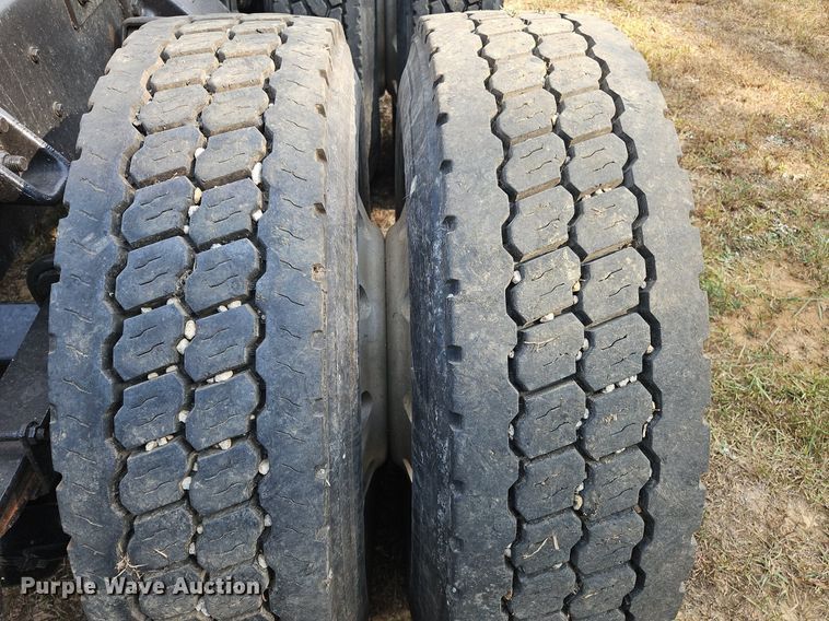 image for item OJ9846 1989 Ford LTL 9000 semi truck