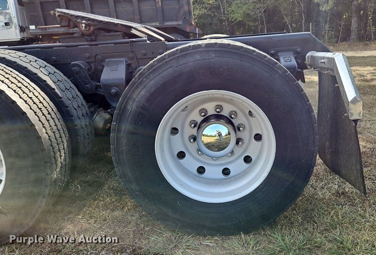 image for item OJ9846 1989 Ford LTL 9000 semi truck