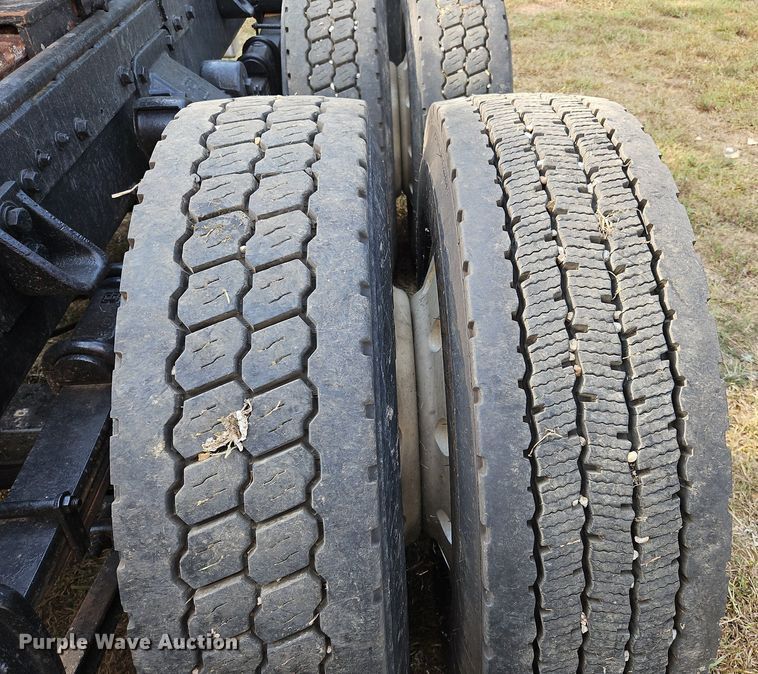 image for item OJ9846 1989 Ford LTL 9000 semi truck