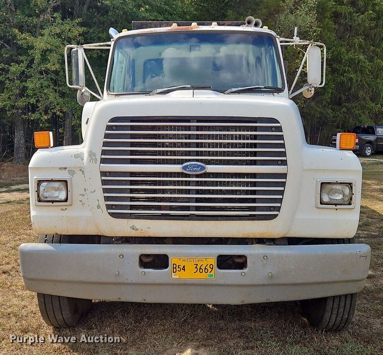 image for item OJ9847 1991 Ford L9000 dump truck