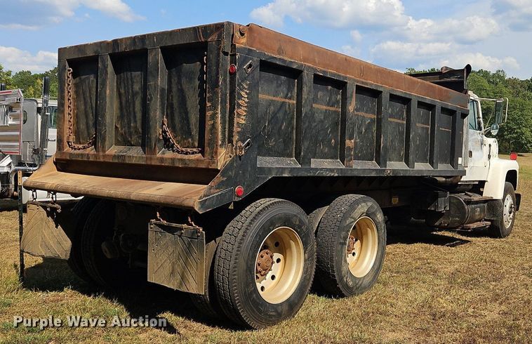 image for item OJ9847 1991 Ford L9000 dump truck