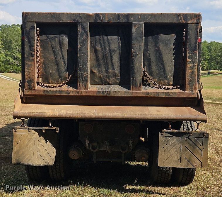 image for item OJ9847 1991 Ford L9000 dump truck