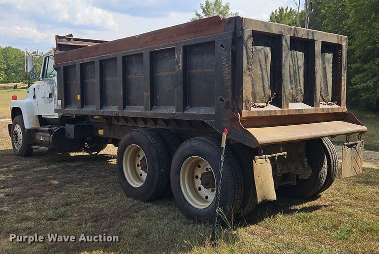 image for item OJ9847 1991 Ford L9000 dump truck