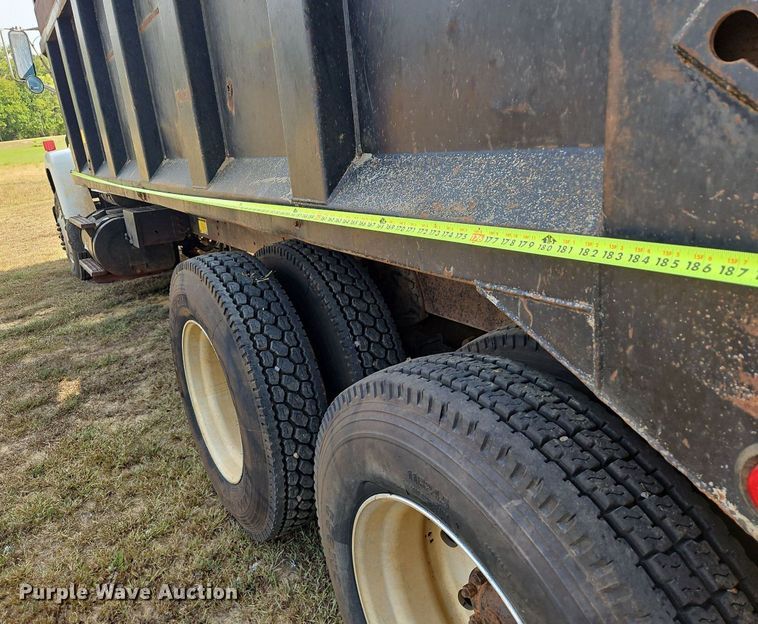 image for item OJ9847 1991 Ford L9000 dump truck