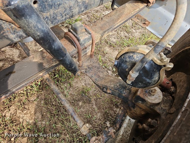 image for item OJ9847 1991 Ford L9000 dump truck