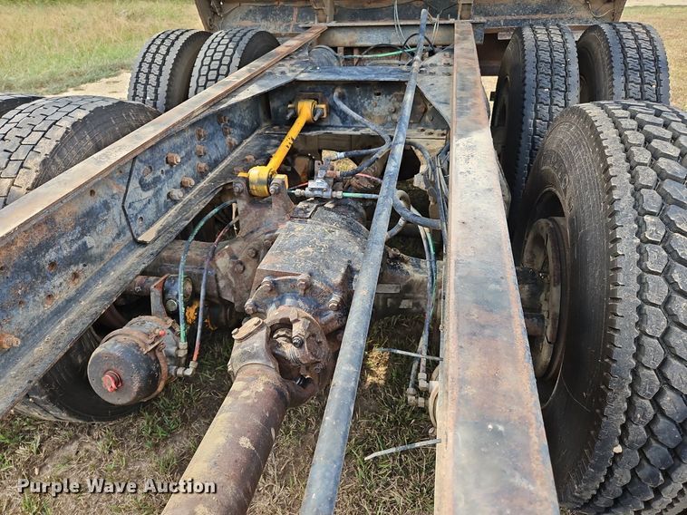 image for item OJ9847 1991 Ford L9000 dump truck