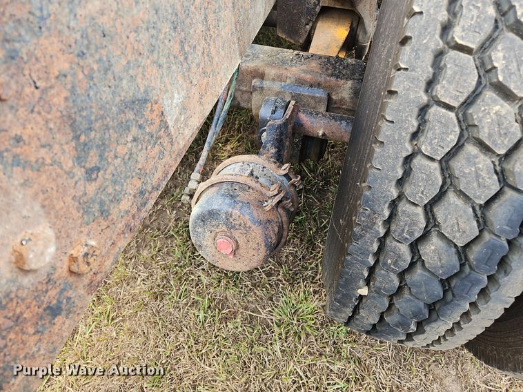 image for item OJ9847 1991 Ford L9000 dump truck