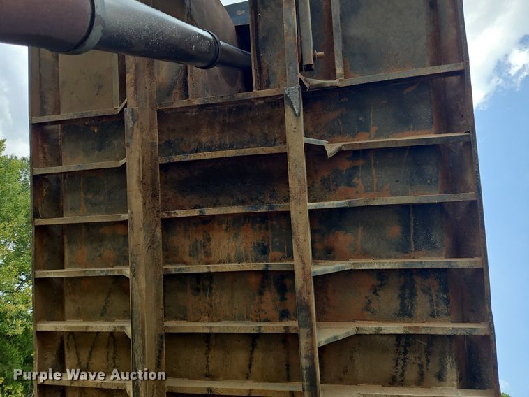 image for item OJ9847 1991 Ford L9000 dump truck