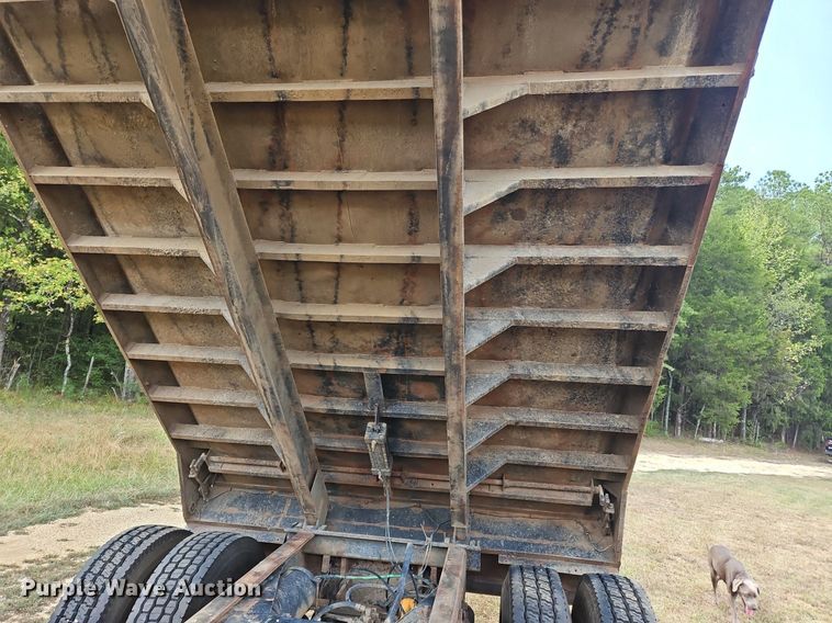 image for item OJ9847 1991 Ford L9000 dump truck