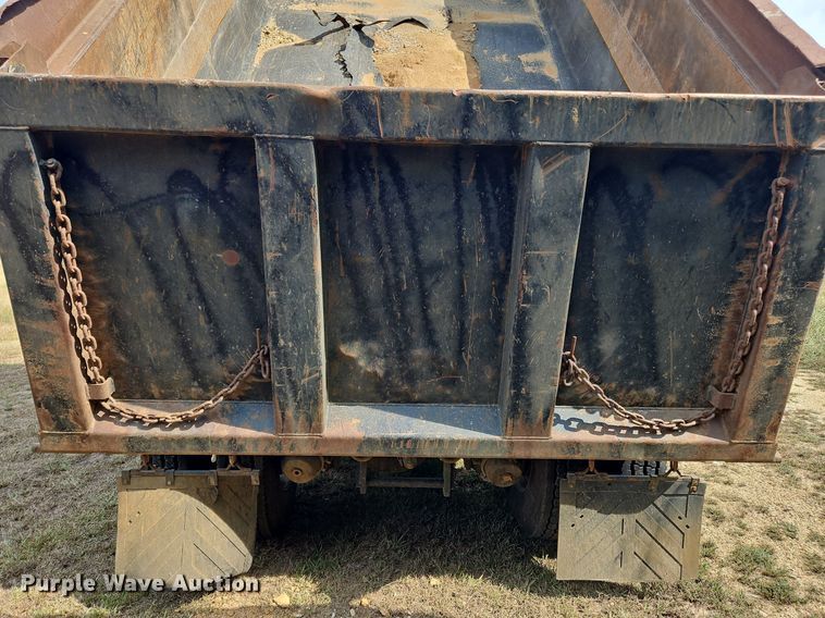 image for item OJ9847 1991 Ford L9000 dump truck