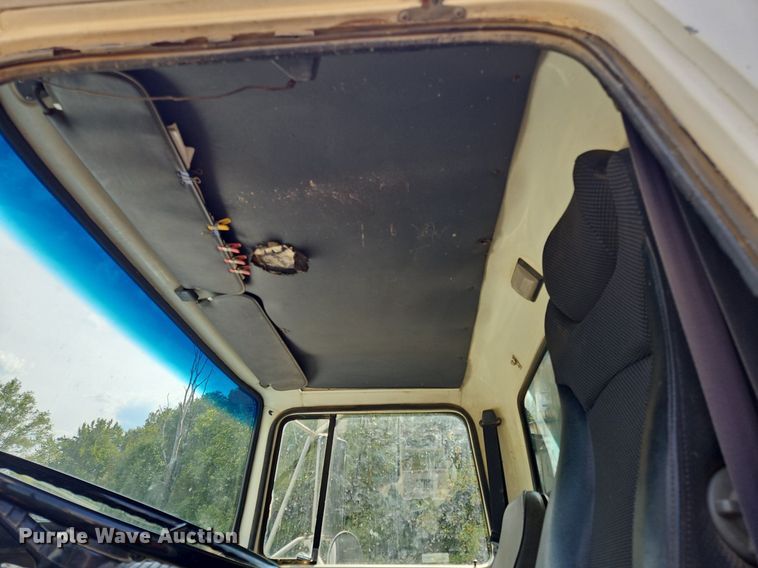 image for item OJ9847 1991 Ford L9000 dump truck