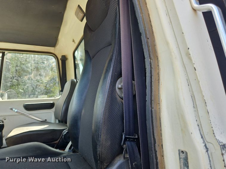 image for item OJ9847 1991 Ford L9000 dump truck